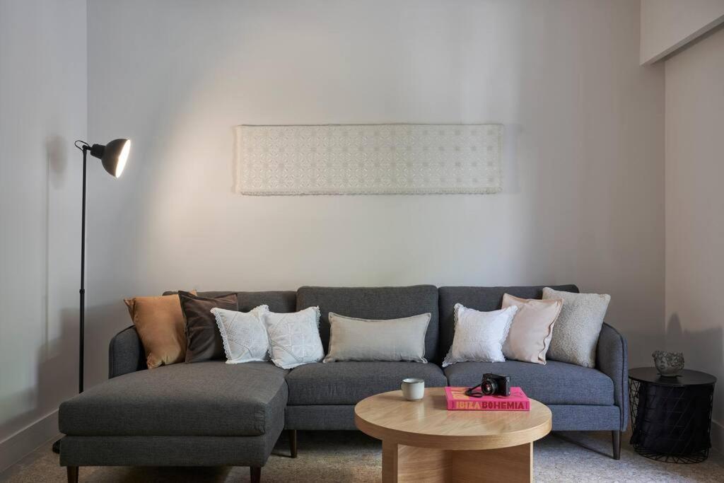 Ferienwohnung Sleeping With The Ancient Gods In Koukaki Athen Exterior foto